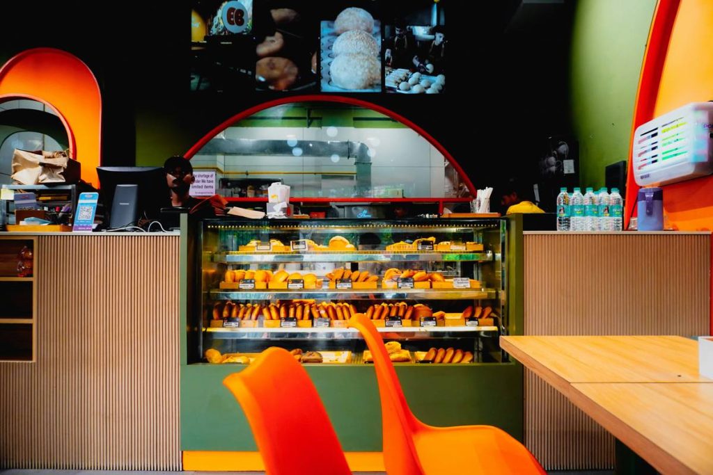 Retail Fixtures and Displays: 7 Proven Tips to Avoid Costly Lighting Mistakes