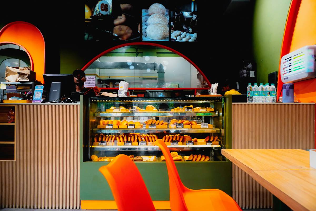 Retail Fixtures and Displays: 7 Proven Tips to Avoid Costly Lighting Mistakes